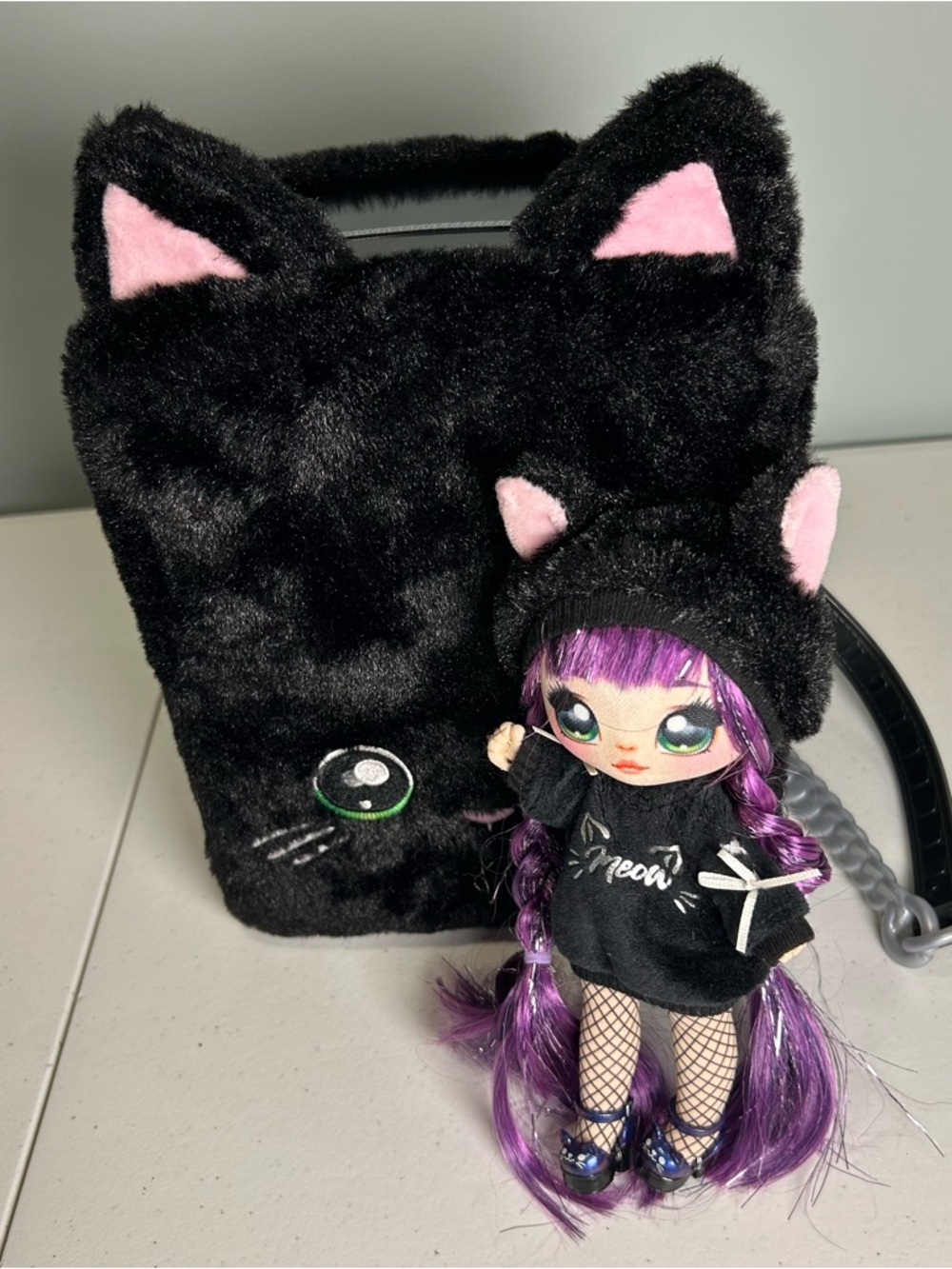 Na Na Na Surprise Doll & Kitty Backpack Carrying Case